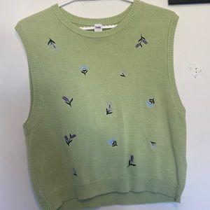 Green sweater no sleeve